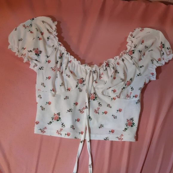 Flower crop top♡ - Picture 2 of 4
